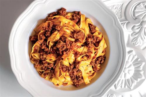 Tagliatelle-con-ragù-alla-bolognese.jpg